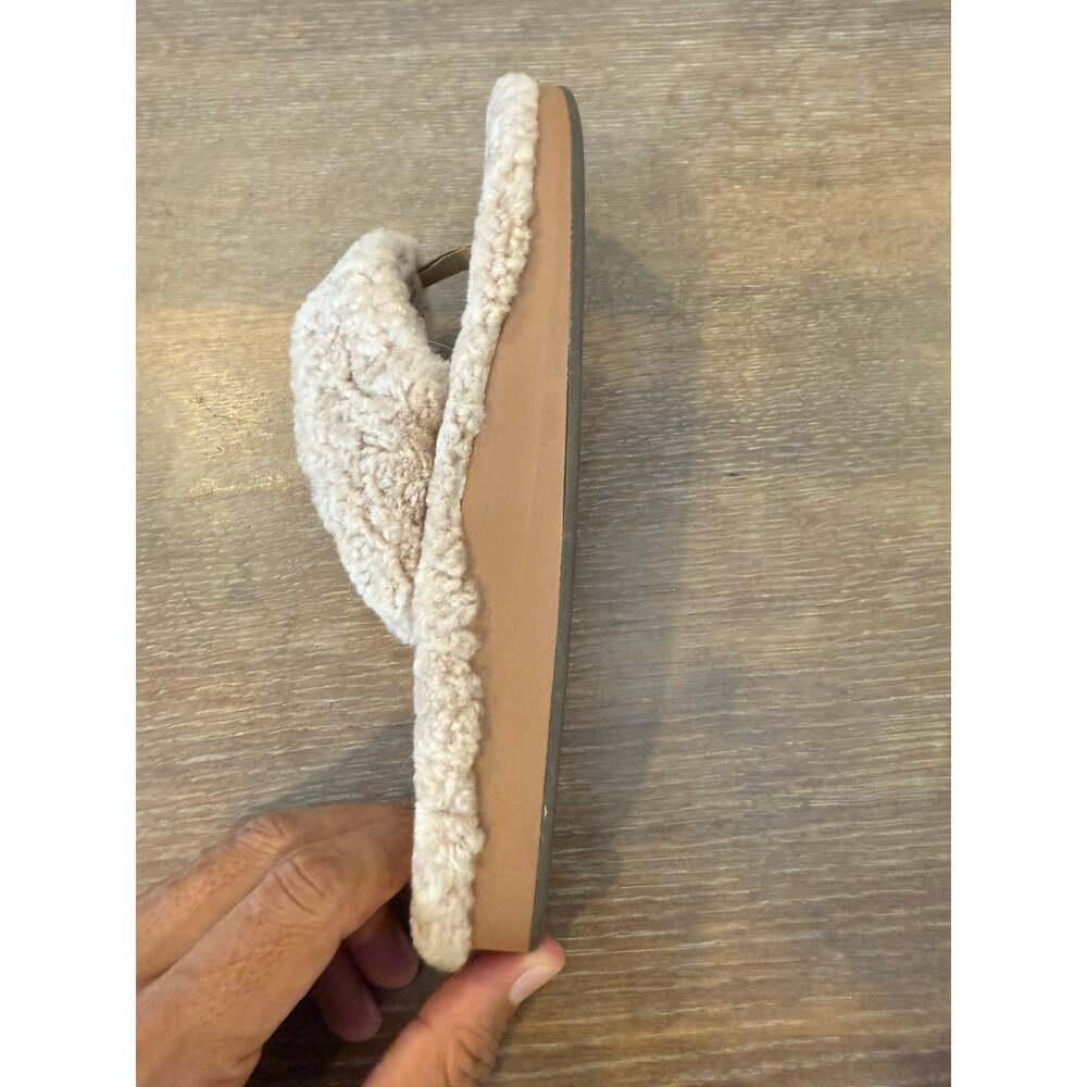 OluKai Kīpe'a Heu Fuzzy Slipper Sandals Shoes Tan Cream Women  size 8 - Picture 6 of 8
